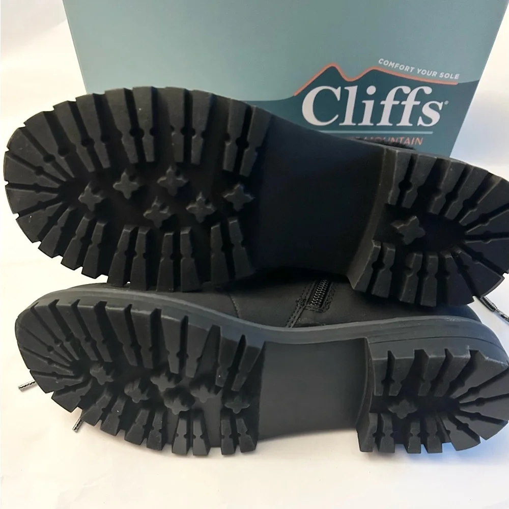 Cliff By White Mountain Woman’s Tie Up Boots Size 9  NIB